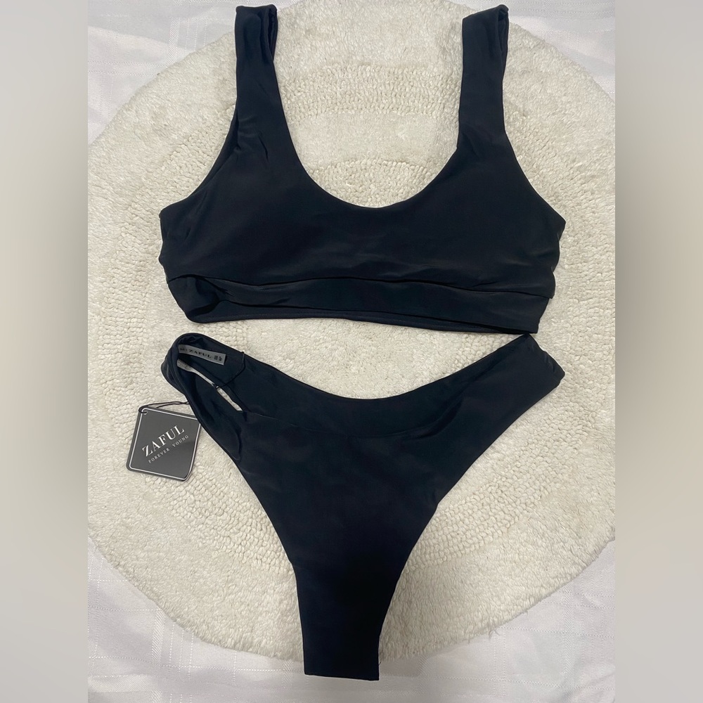 ZAFUL Women's 2PCS Bikini Set Push Up Halter Swimsuit Color  Black Size M.   NWT